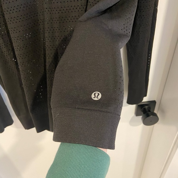 Lululemon Breeze by Long sleeve, Black - Picture 5 of 5